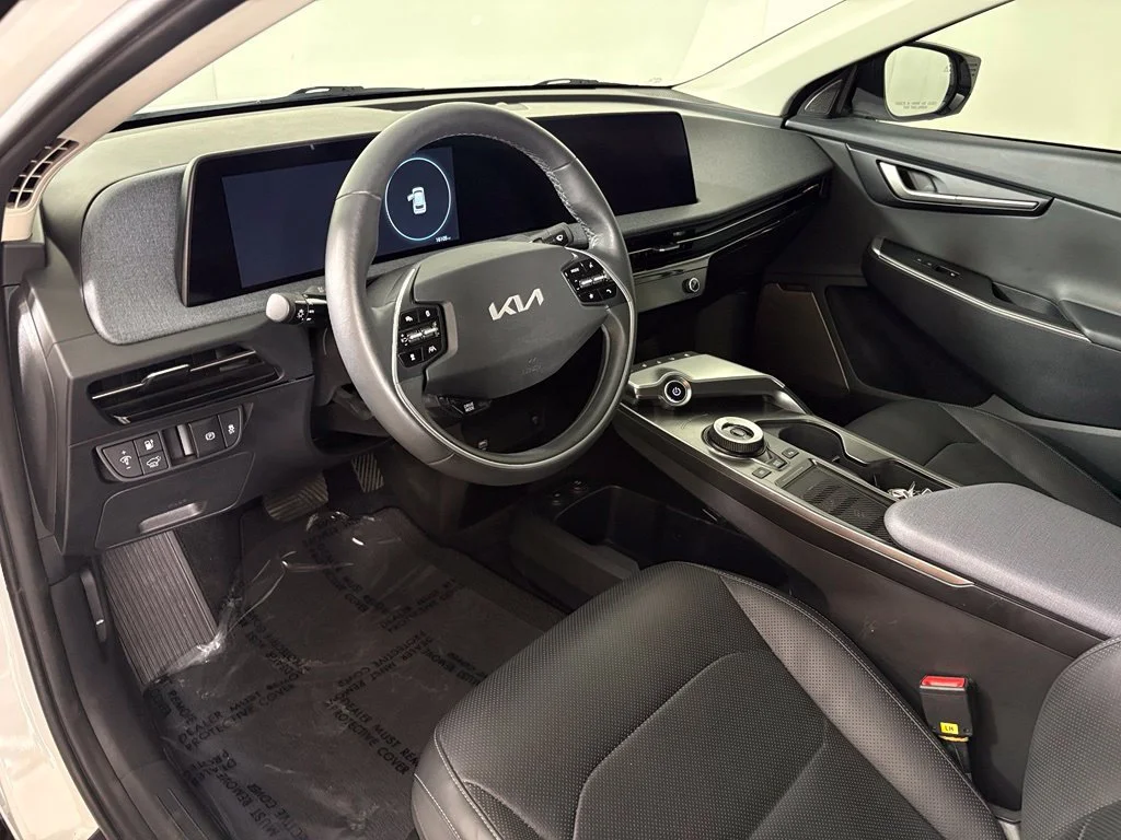Used 2022 White Kia Wind image 17