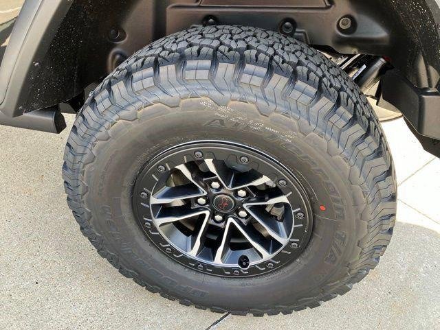 New 2026 Black Clear-Coat Exterior Paint Jeep Rubicon image 27