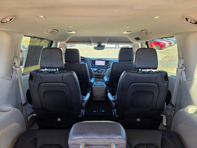 Used 2022 Fathom Blue Pearlcoat Chrysler Touring L image 10