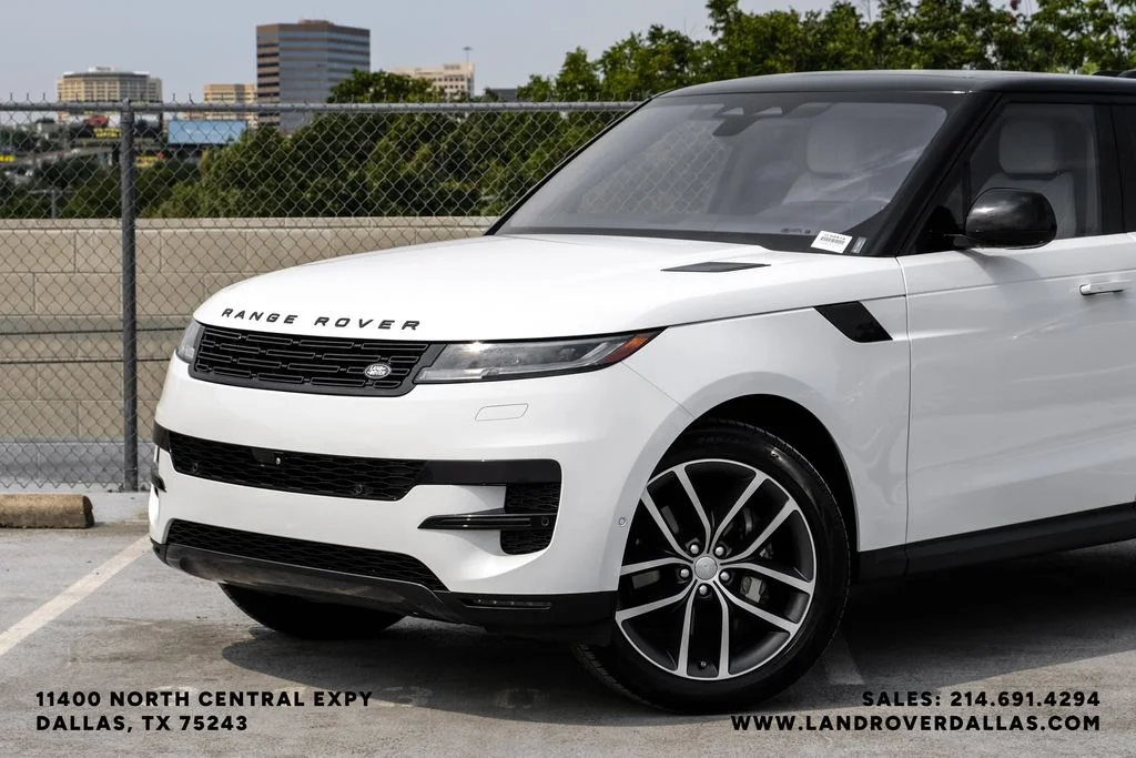 Used 2023 Fuji White Land Rover SE image 3