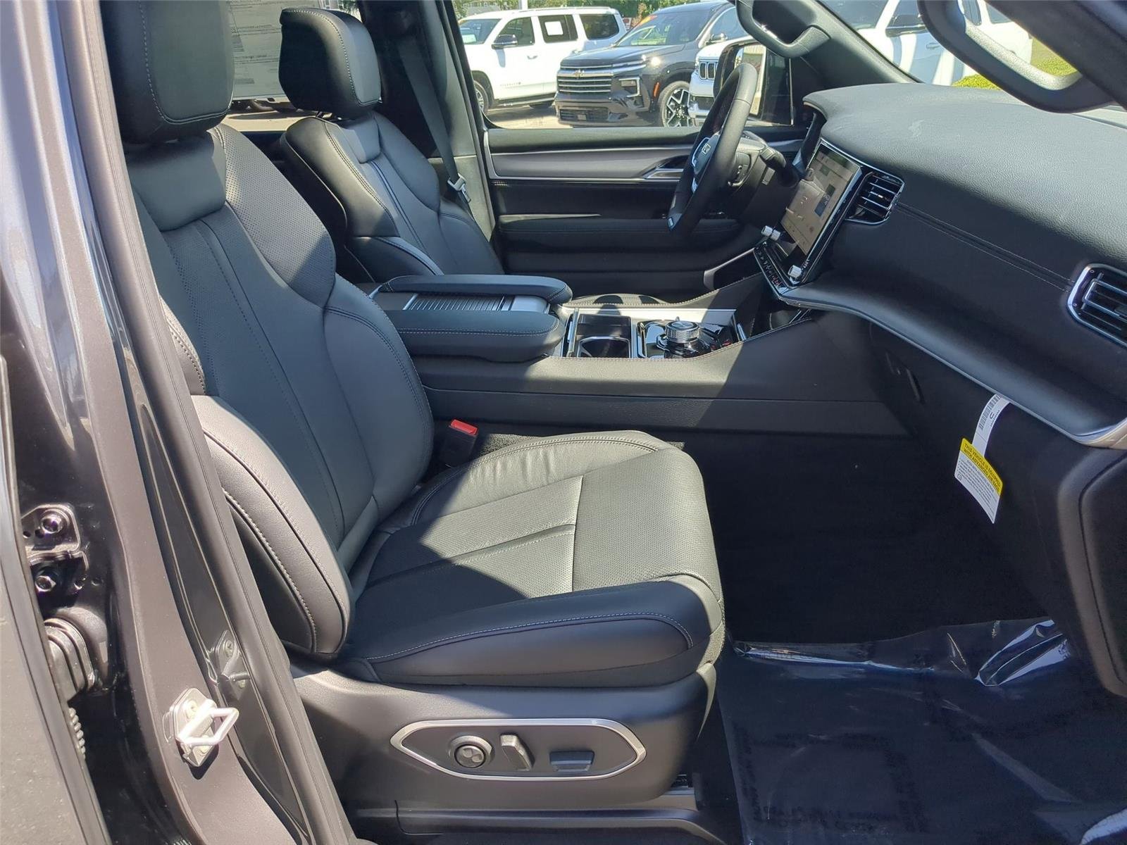 New 2026 Baltic Gray Metallic Clearcoat Jeep Limited Altitude image 33