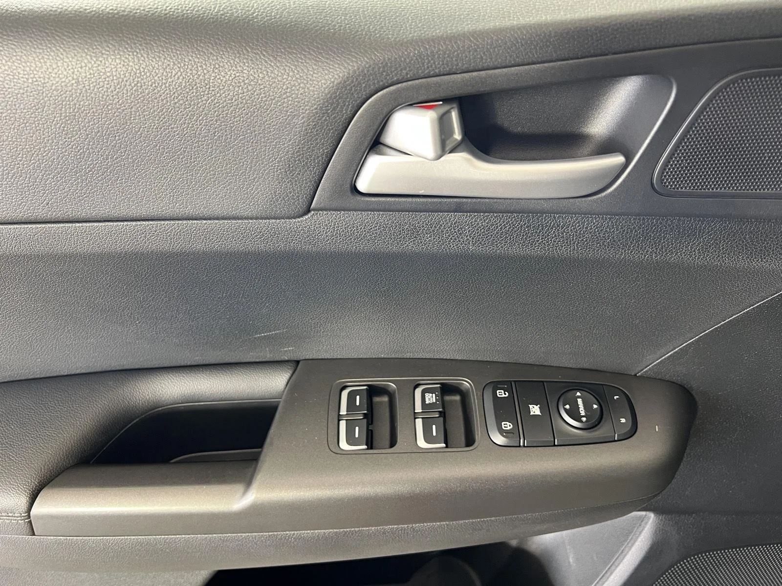 Used 2020 Gy Kia LX image 6