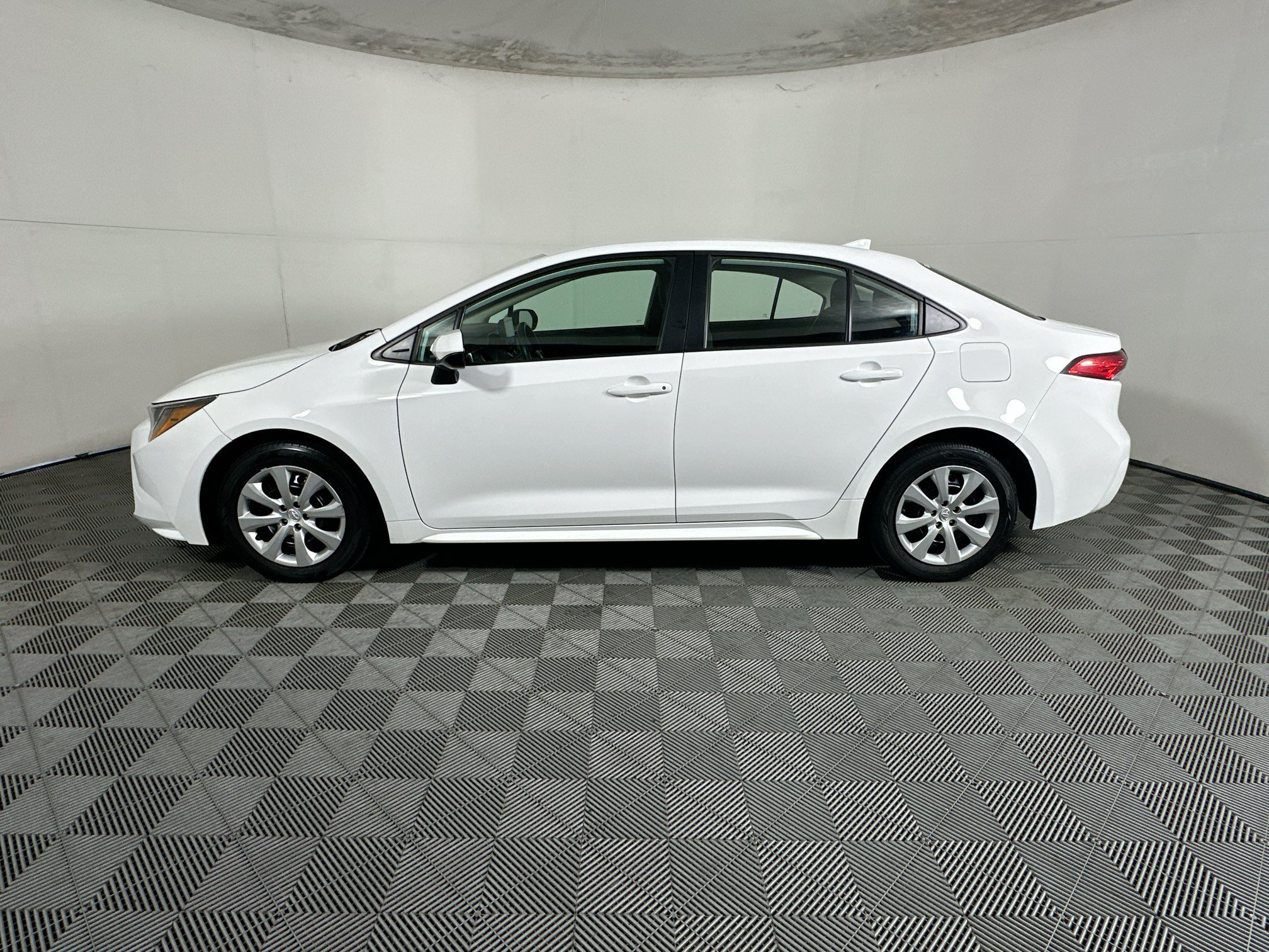 Used 2024 Ice Toyota LE image 6