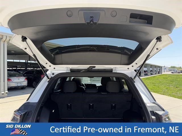Used 2025 Summit White Chevrolet AWD LT image 12