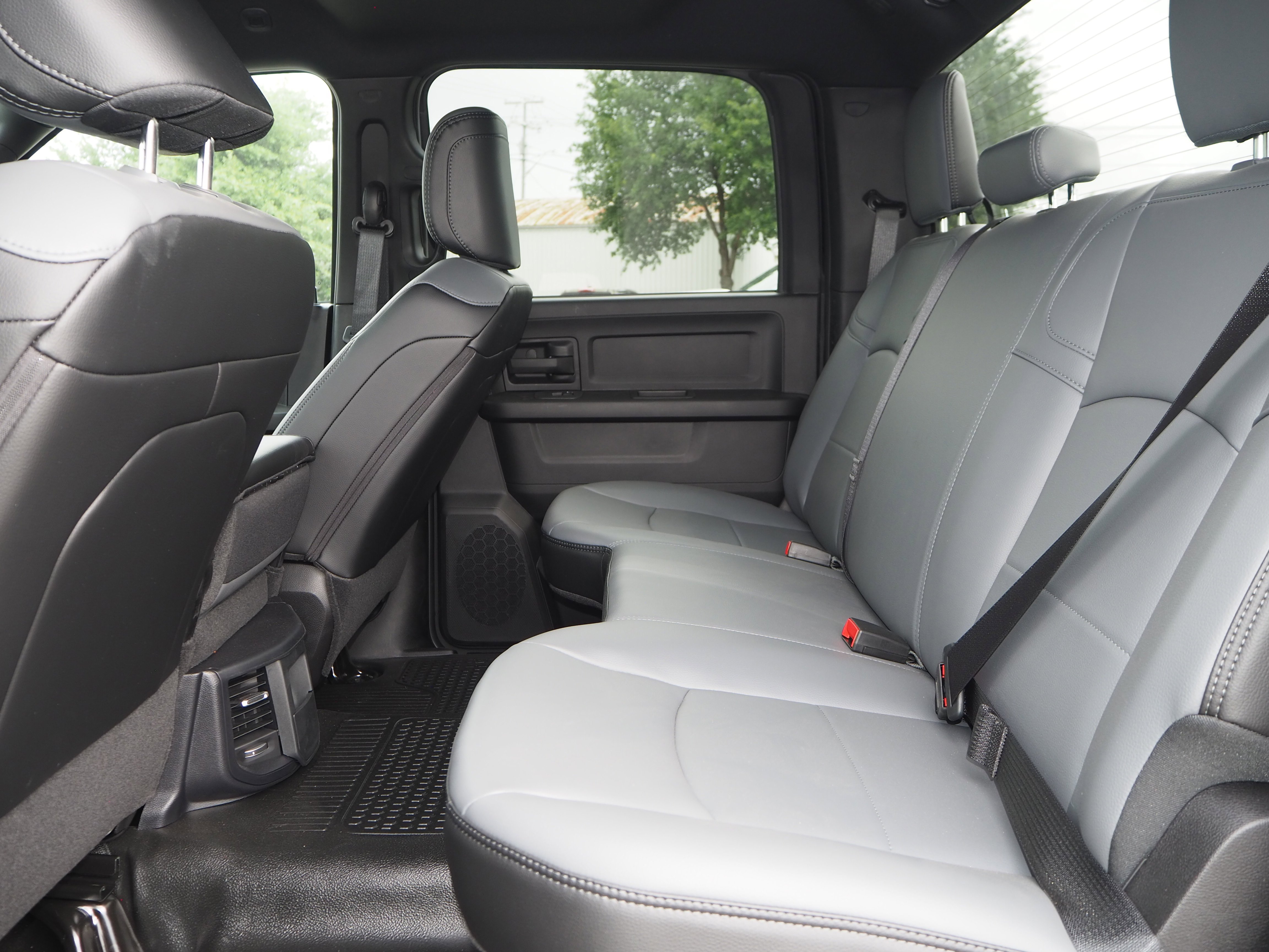 2025 Ram 2500 Tradesman photo 4