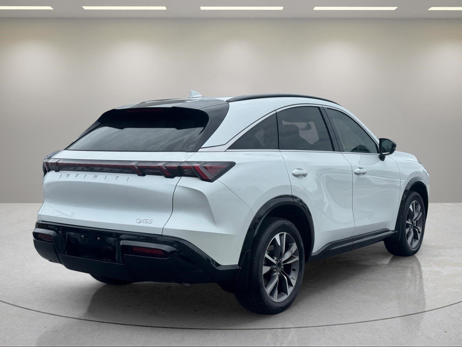 New 2027 RADIANT WHITE INFINITI Luxe AWD image 5