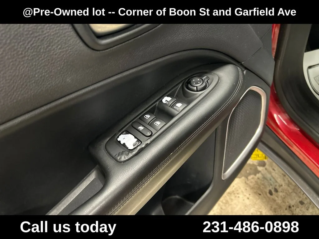 Used 2020 Red Jeep Latitude image 16