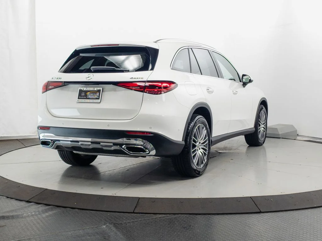 Certified Used 2026 Polar White Mercedes-Benz GLC 300 image 29
