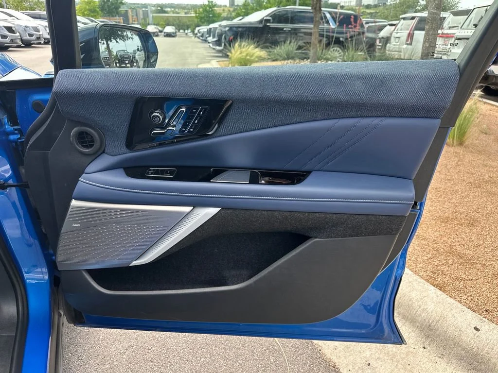 2025 Cadillac OPTIQ Luxury 2 - Photo 33