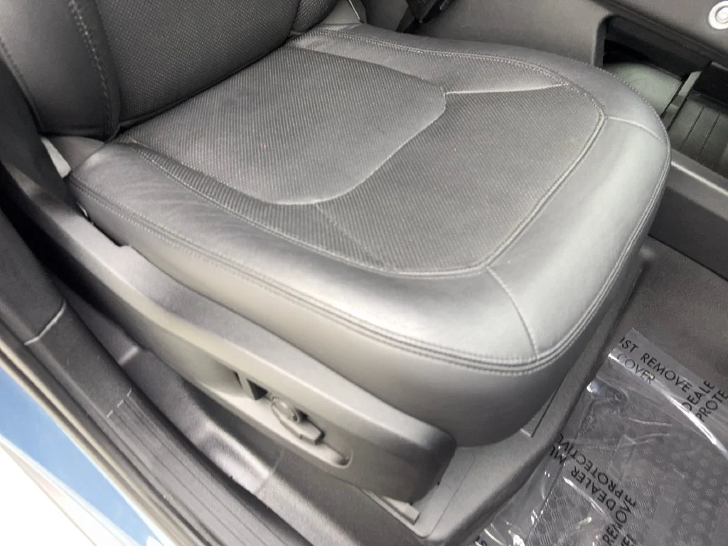 Used 2023 Blue Land Rover SE image 48
