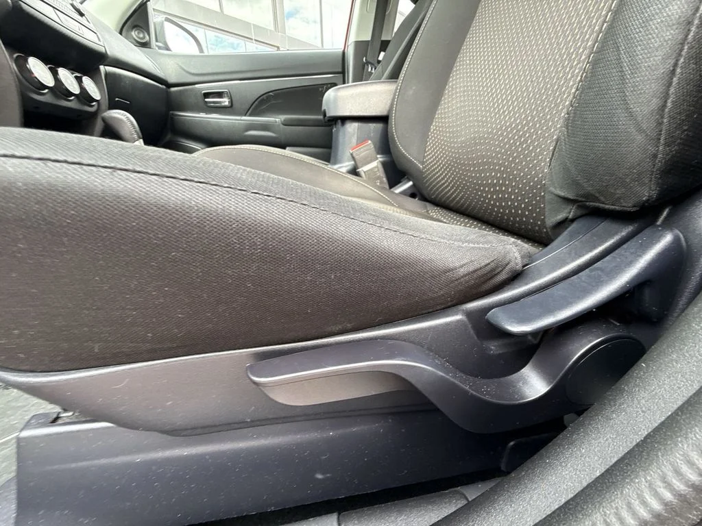 Used 2016  Mitsubishi ES image 12