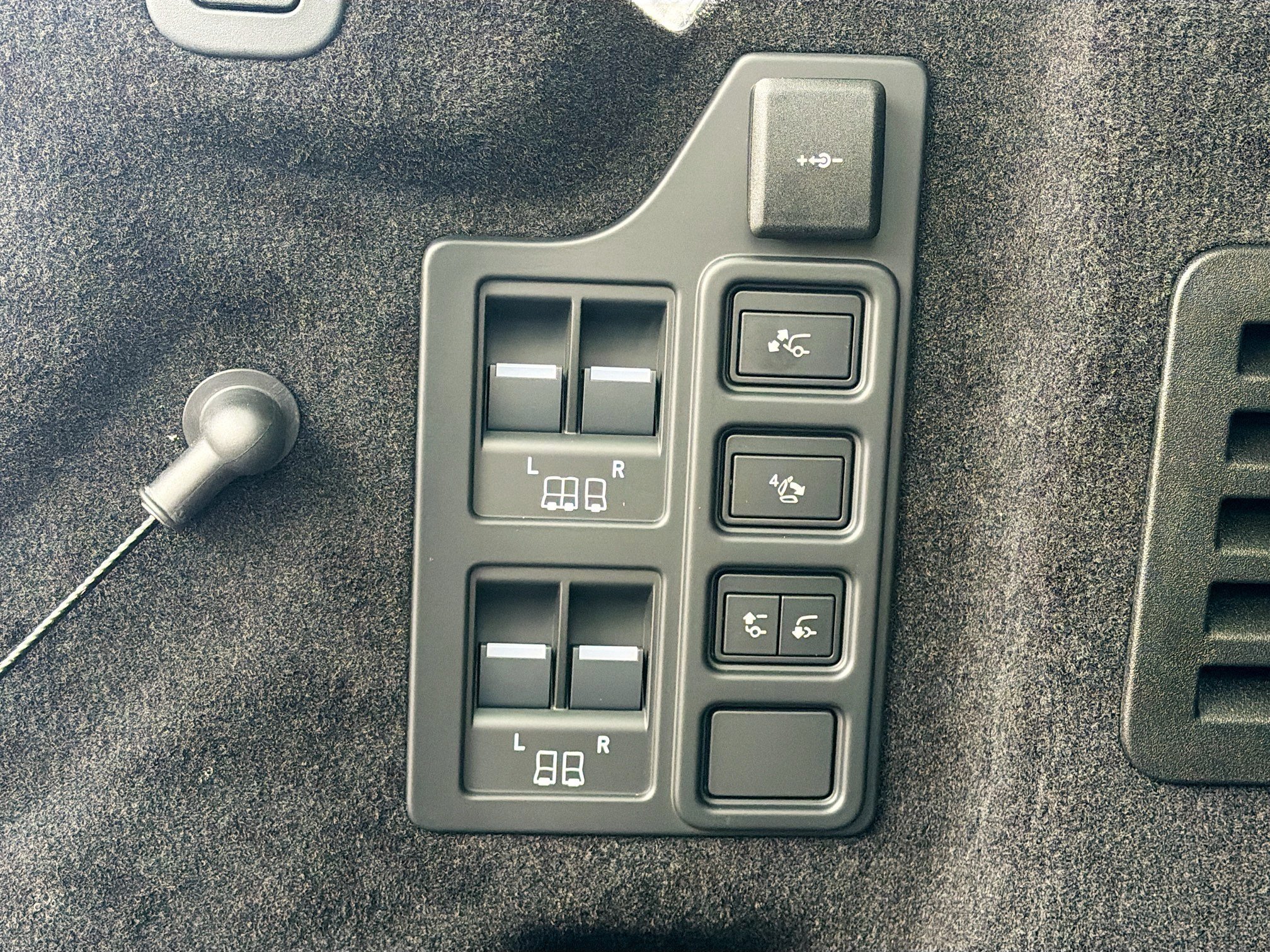 New 2026 Fuji White Land Rover Gemini Edition image 13
