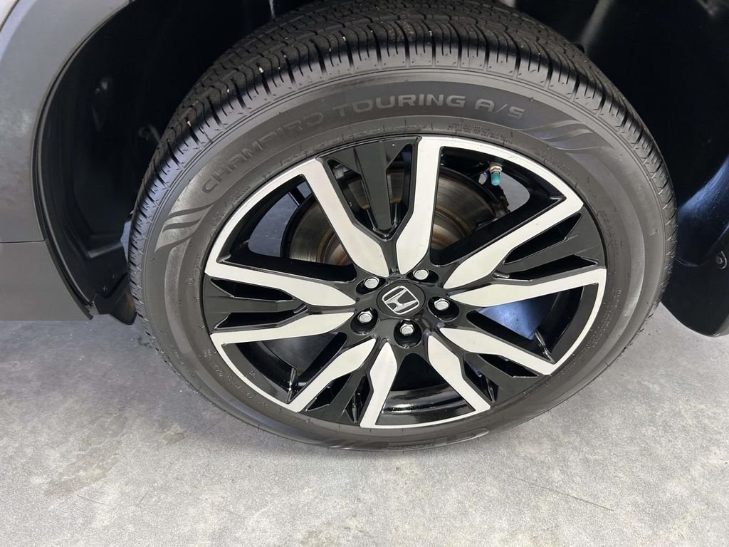 Used 2022 Silver Honda Touring image 9
