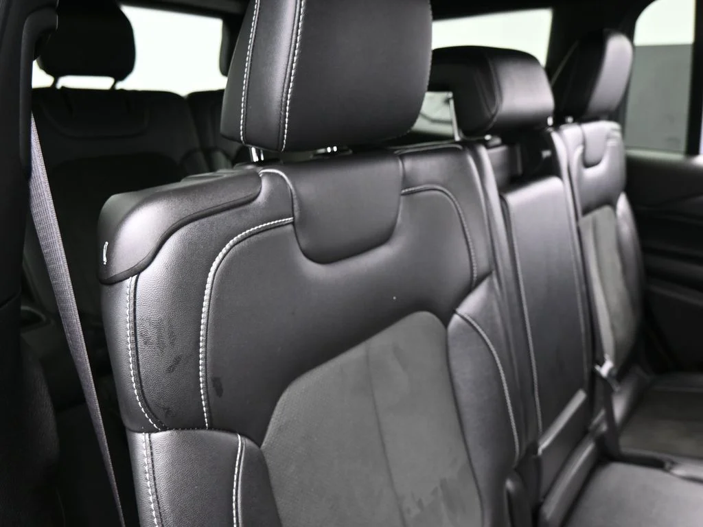 Used 2023 Diamond Black Crystal Pearlcoat Jeep Altitude image 35