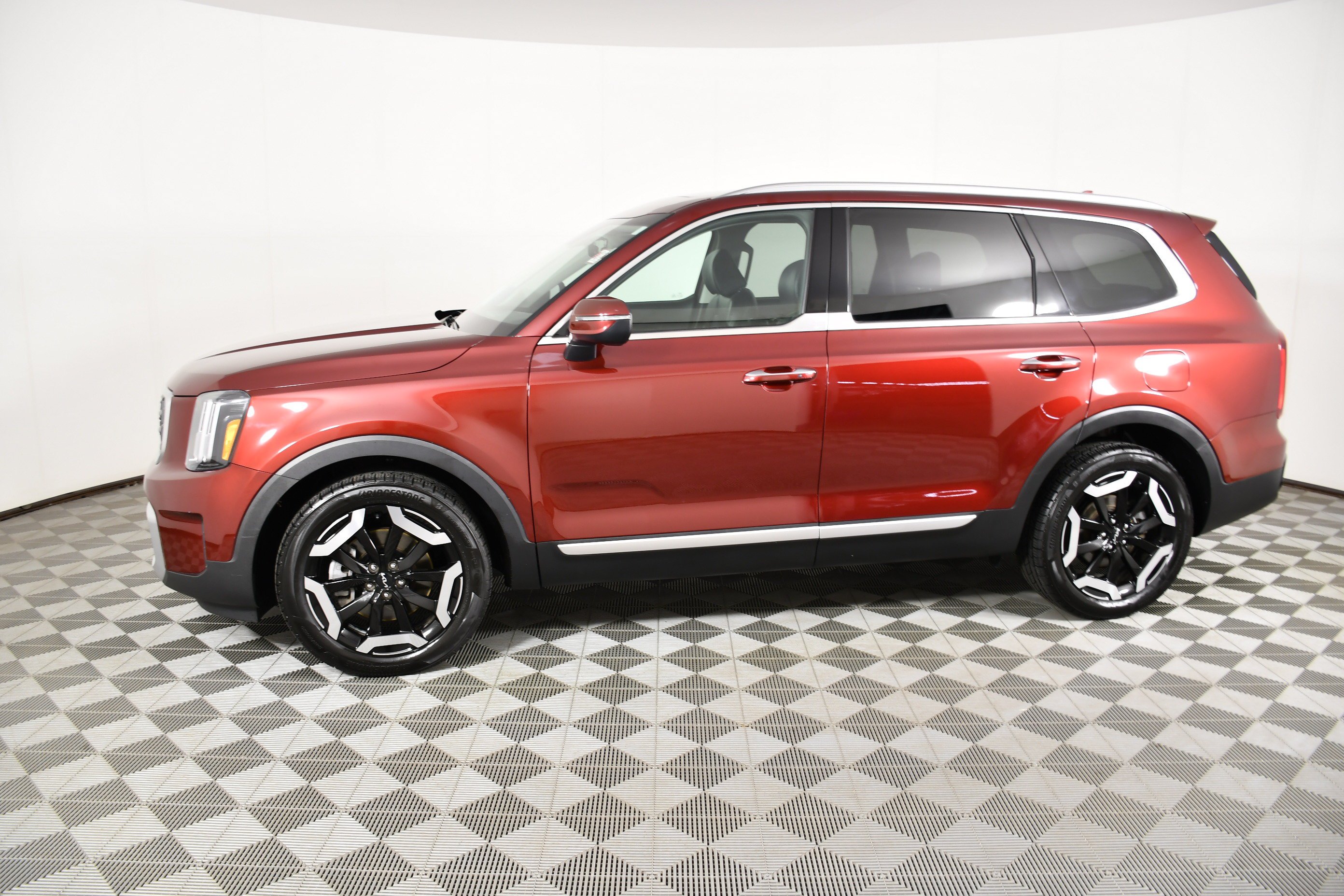 Used 2023 Dawning Red Kia S image 9