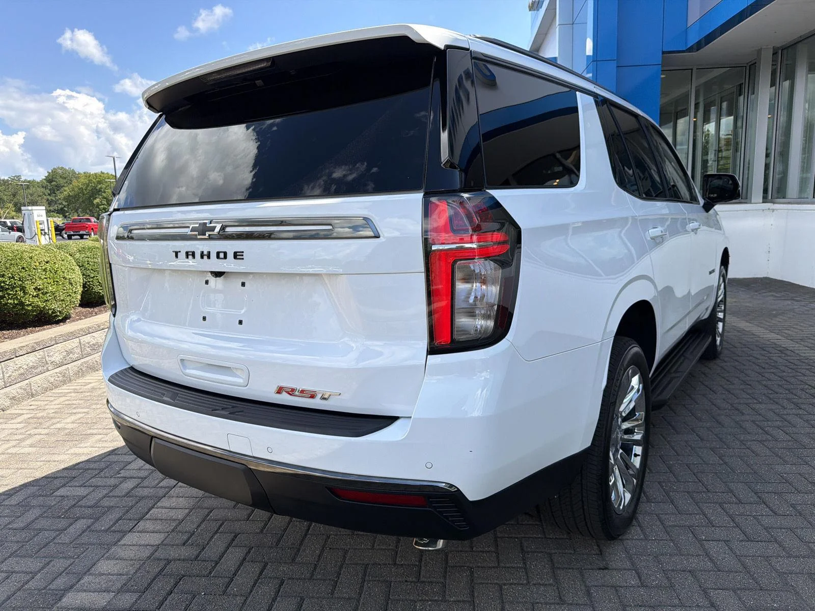 Used 2022 SUMMIT WHITE Chevrolet RST image 5