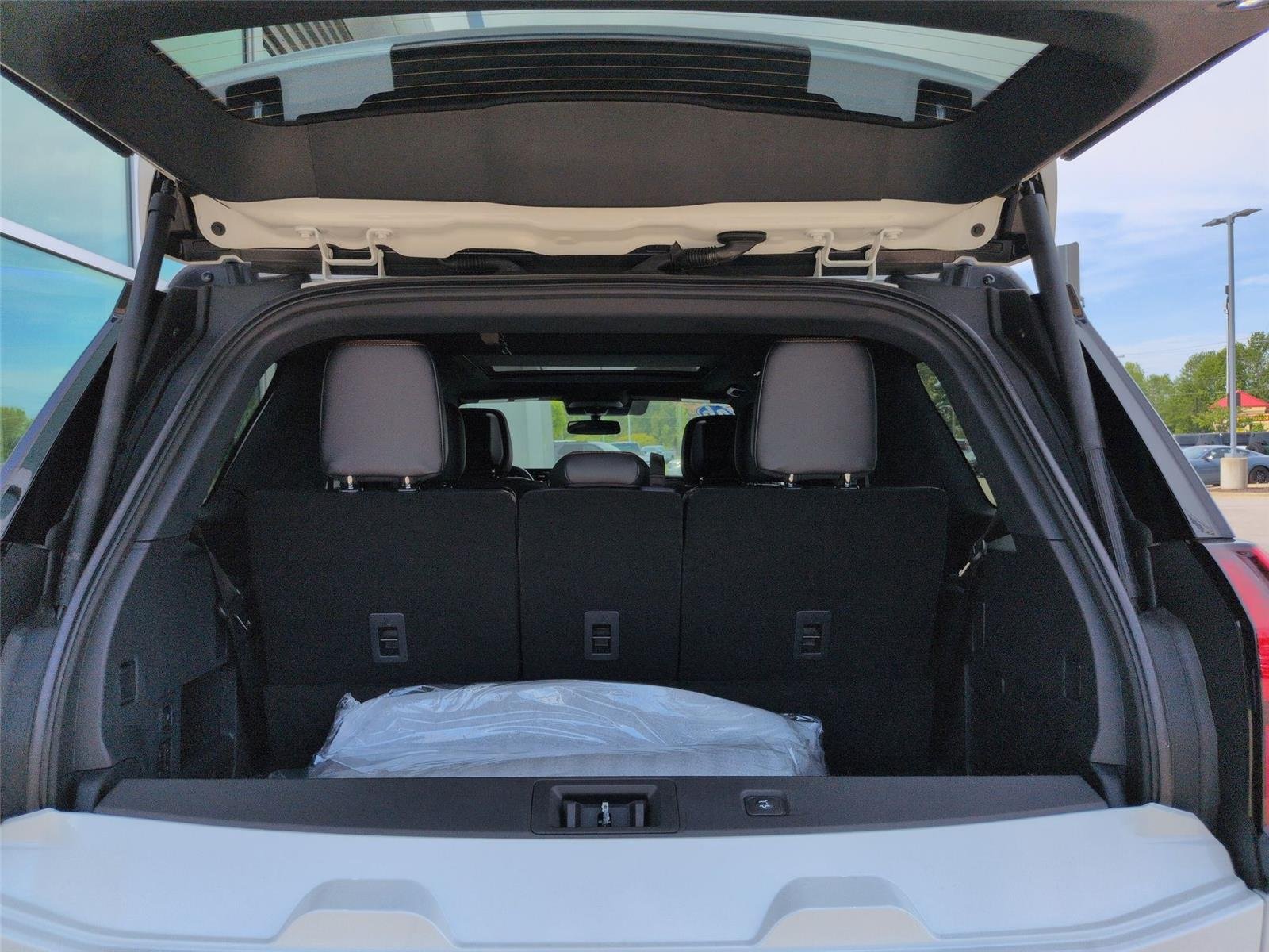 New 2026 Star White Metallic Tri-Coat Ford Tremor® image 37