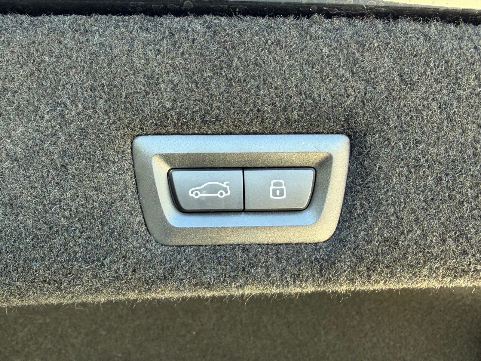 Used 2025 Black BMW 740i xDrive image 18