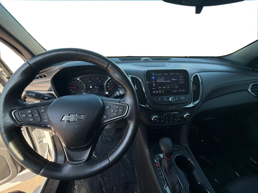 Used 2022 Iridescent Pearl Tricoat Chevrolet RS image 22