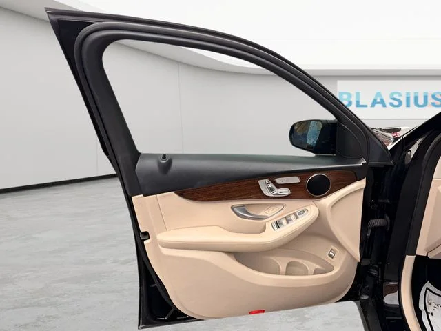 Used 2022 Black Mercedes-Benz GLC 300 image 14