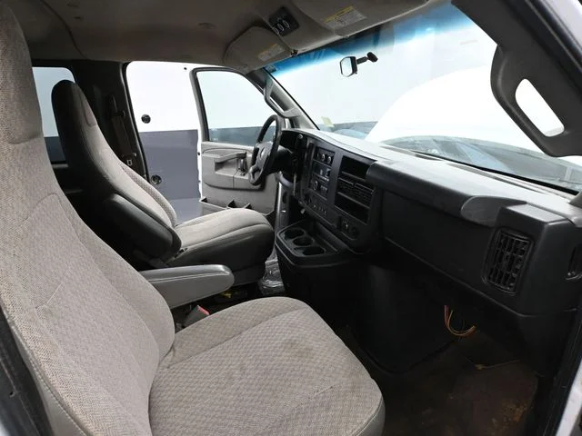 2017 Chevrolet Express Passenger LS - Photo 37