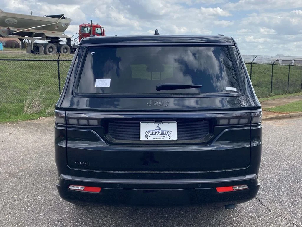 New 2026 High Gloss Black Exterior Paint Jeep Limited Reserve image 6
