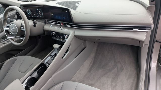 Used 2023 Silver Hyundai SEL image 25