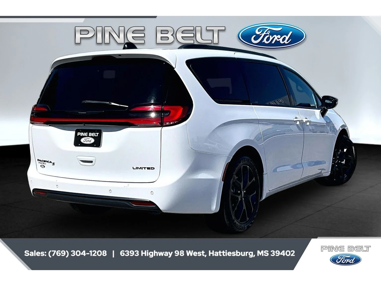 Used 2025 Bright White Clearcoat Chrysler Limited image 11