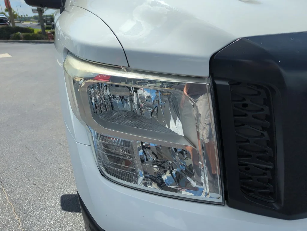 Used 2019 White Nissan S image 17