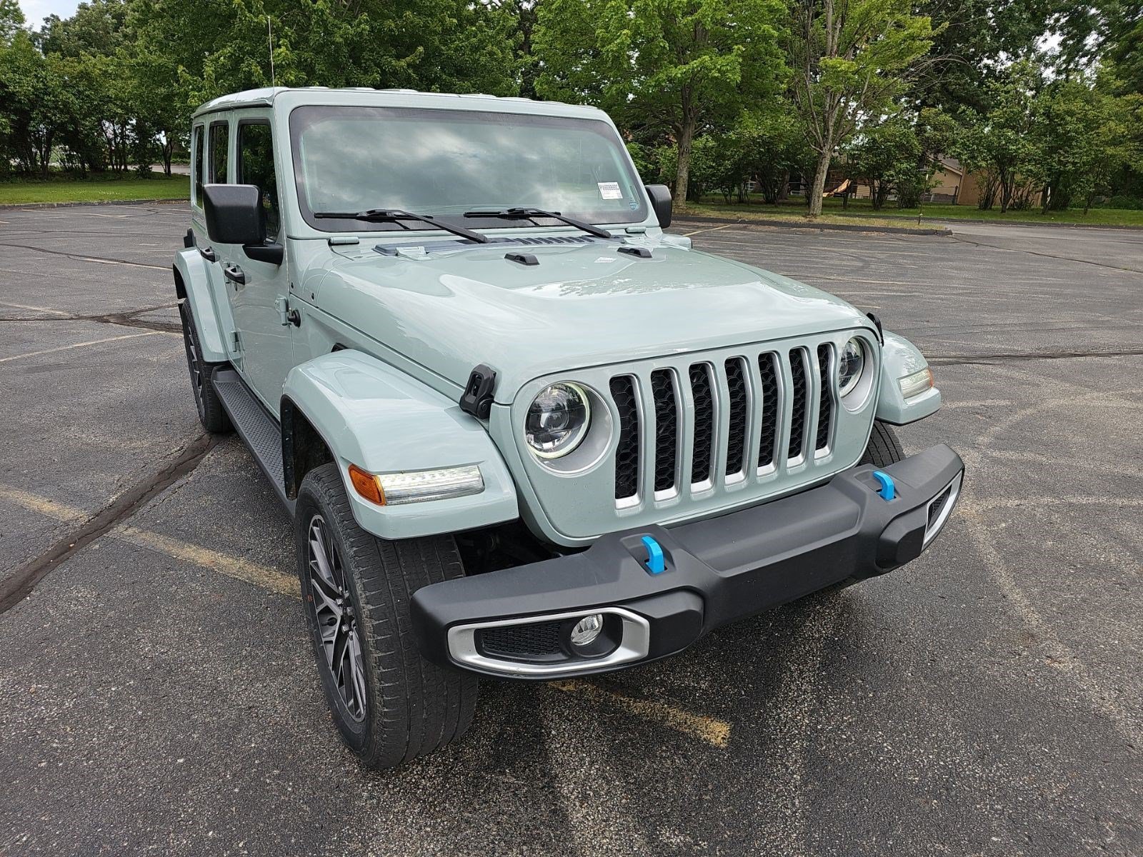 Certified Used 2023 Earl Clearcoat Jeep Sahara image 7