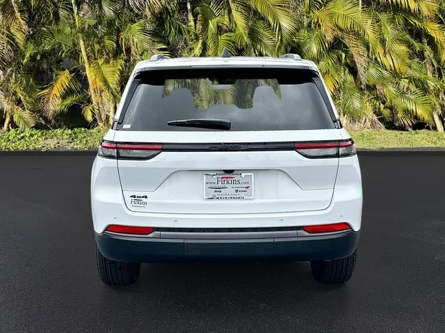 New 2026 Bright White Clear-Coat Exterior Paint Jeep Altitude image 4