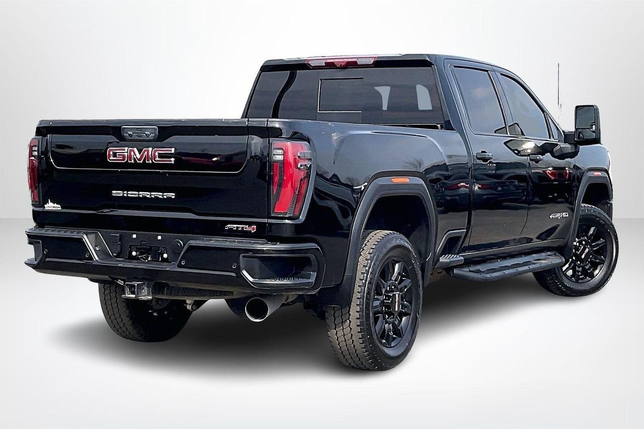 Used 2025 Onyx Black GMC 4WD Crew Cab Standard Bed AT4 image 6