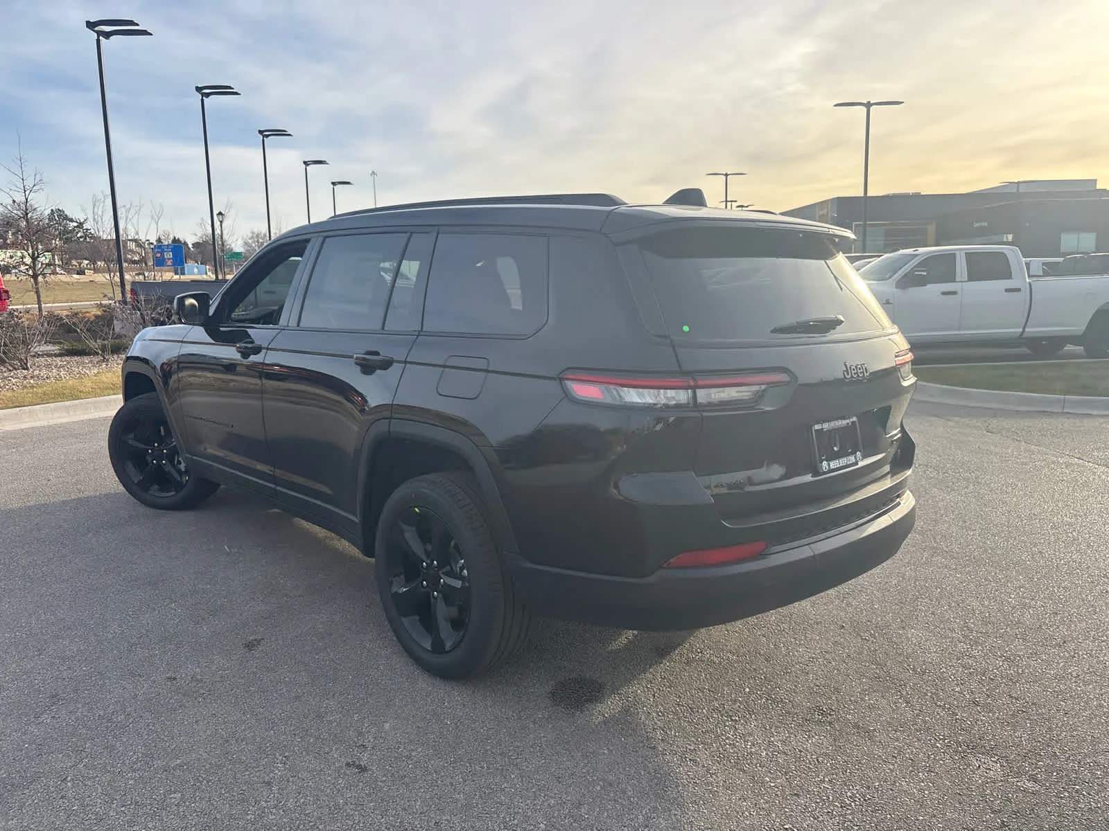 New 2025 Diamond Black Crystal Pearlcoat Jeep Limited image 7