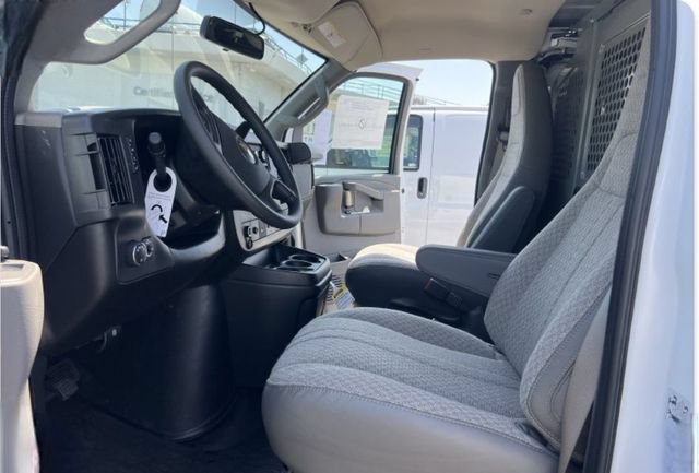 2025 Chevrolet Express Cargo Work Van - Photo 9