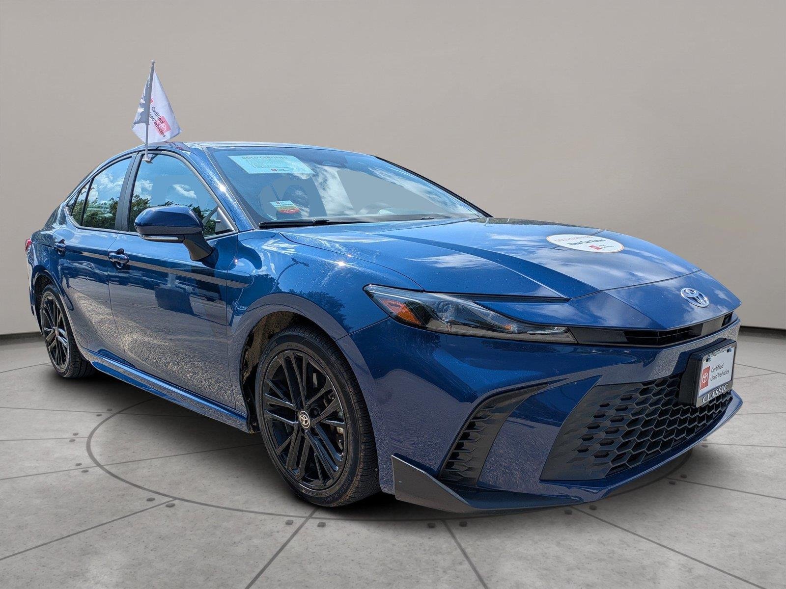 Used 2025  Toyota SE image 1
