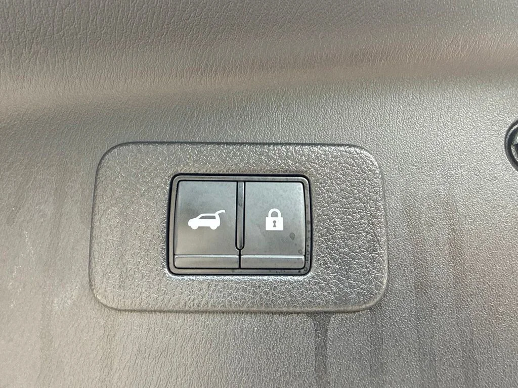 Used 2023 Black Nissan Platinum image 12