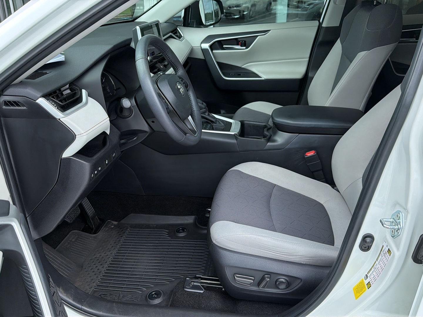 Used 2024 Ice Cap Toyota XLE image 10