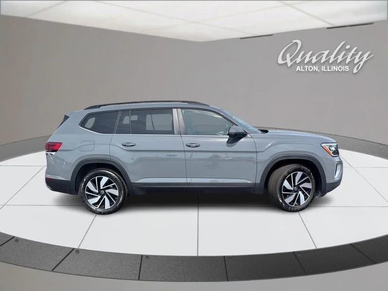 Used 2025 Gray Volkswagen 2.0T SE w/Technology image 3