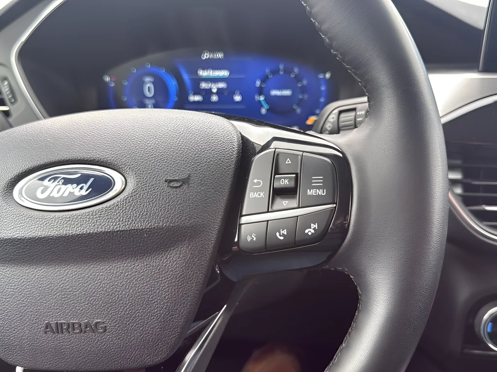 Used 2022  Ford Titanium image 16