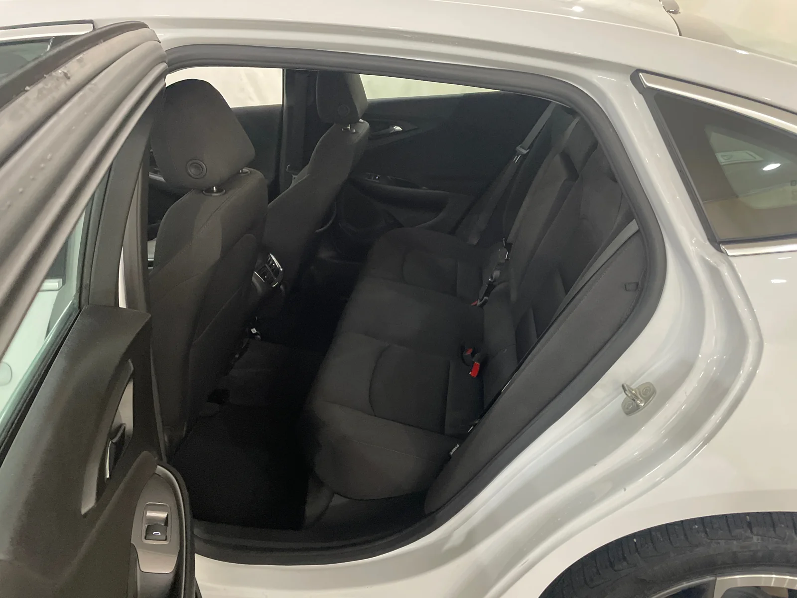 Used 2024 Summit White Chevrolet LT image 28