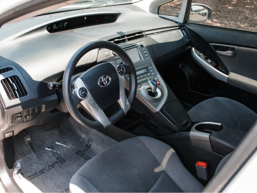 Used 2012 White Toyota One image 8