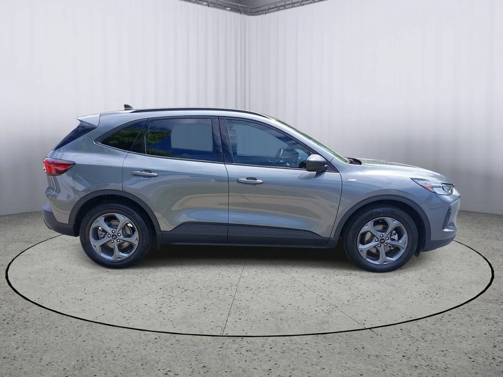 Used 2025 Gray Ford ST-Line image 2