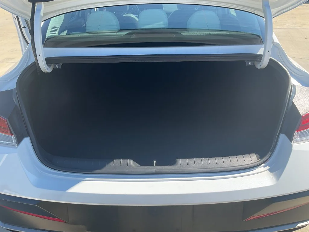 Used 2025 White Hyundai Limited image 9