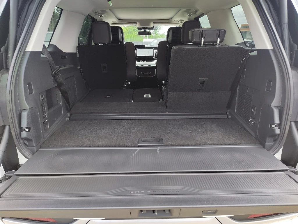 New 2026 Oxford White Ford Platinum® image 15