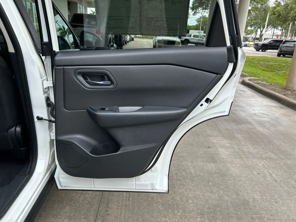 Used 2024 White Nissan S image 31