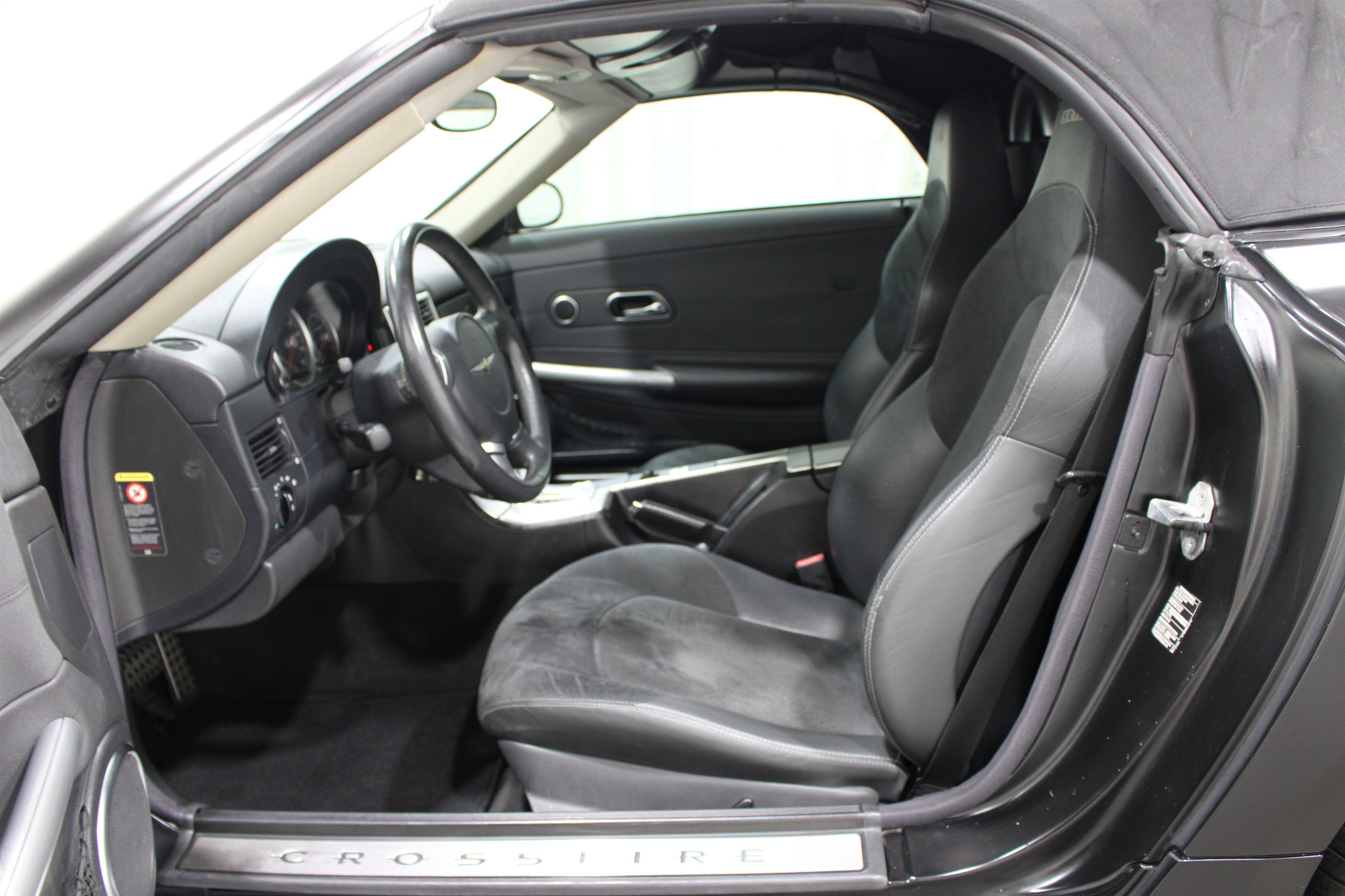 Used 2005 Black Chrysler SRT6 image 3