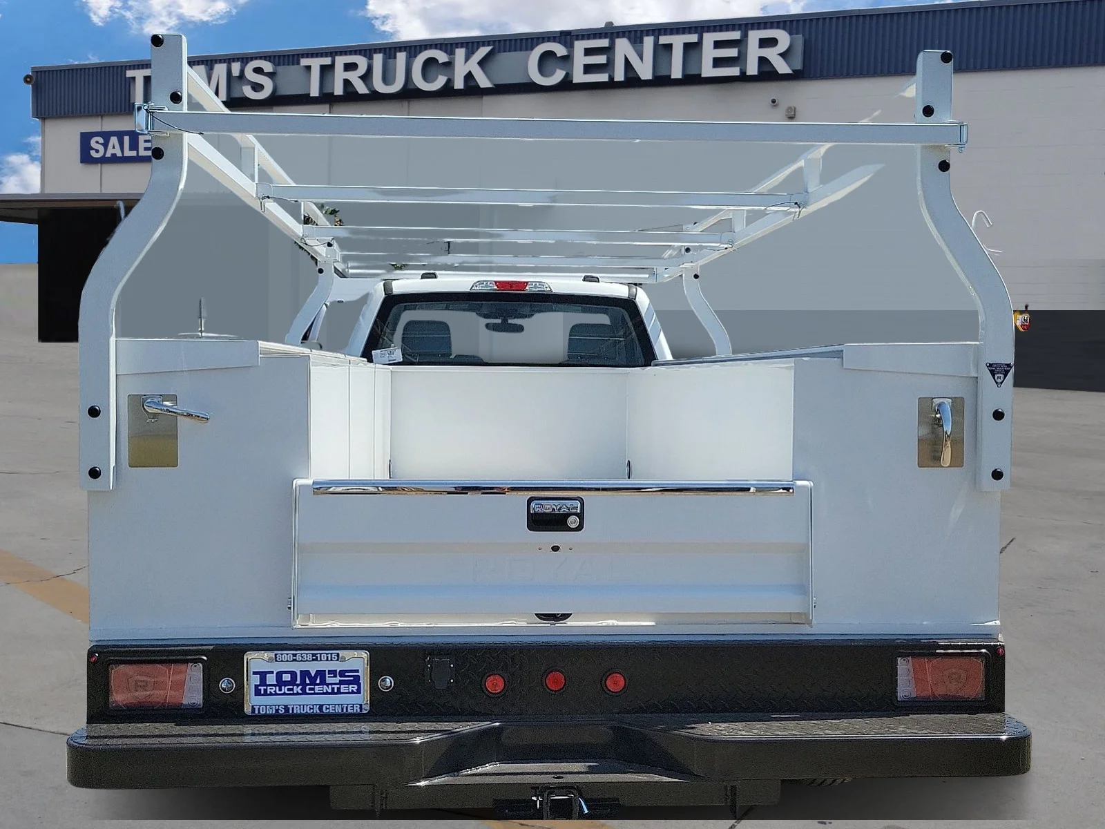 2025 Ford F-350 Super Duty Chassis Cab XL - Photo 4