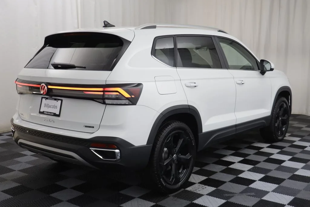 New 2026 Pure White Volkswagen 1.5T SEL image 18