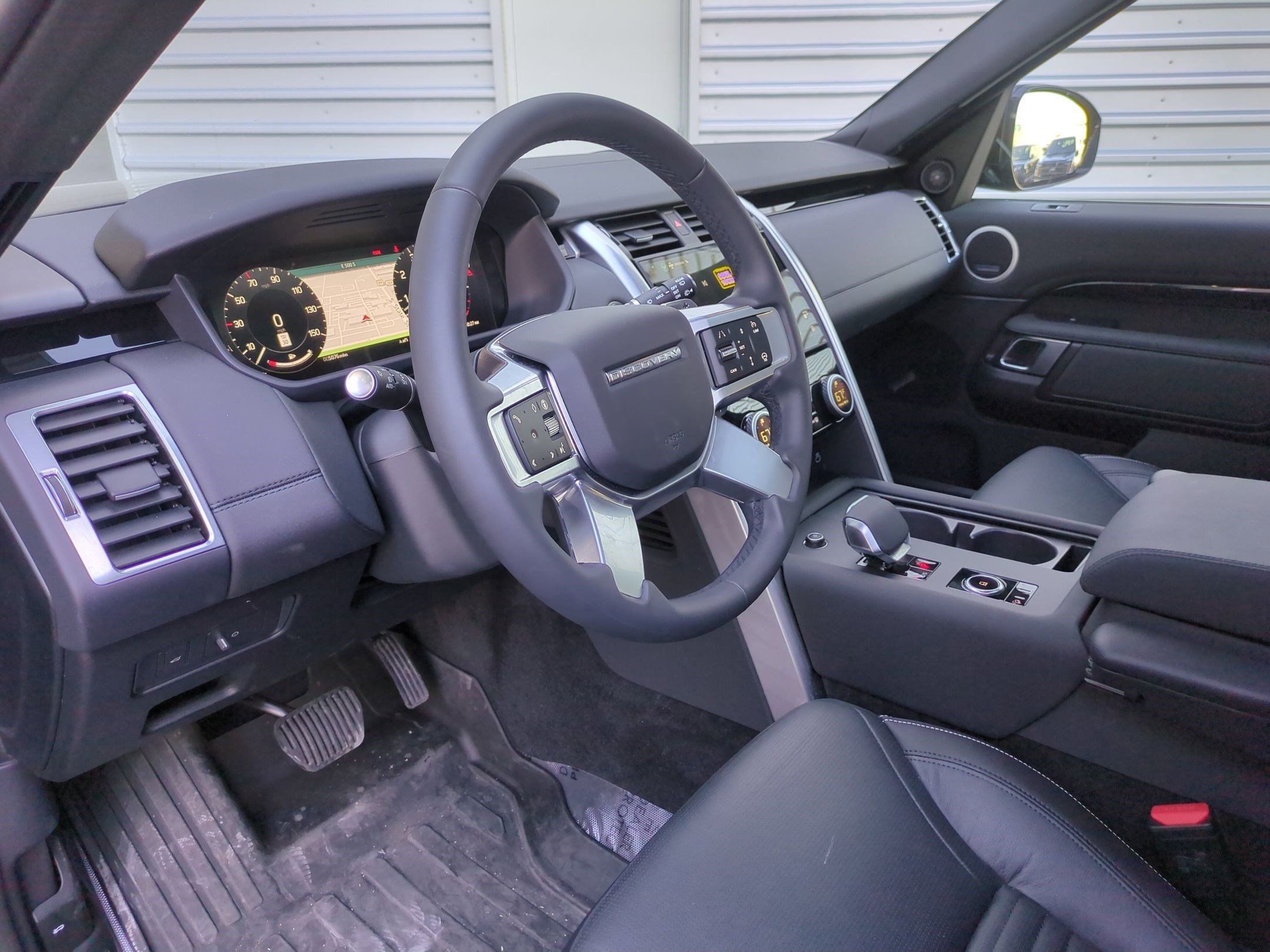 Used 2025 Santorini Black Metallic Land Rover S image 11