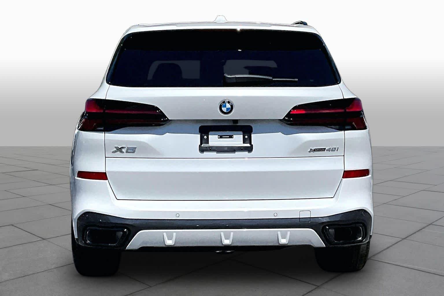 New 2026 Mineral White Metallic BMW xDrive40i image 4